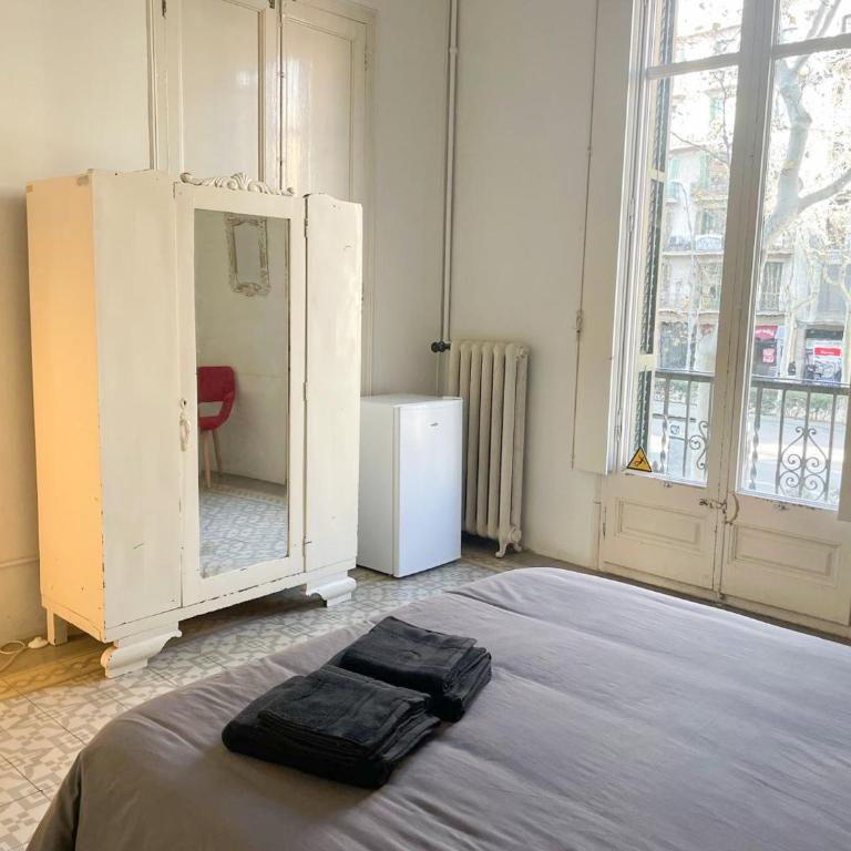 Des Artistes - Superior Double Room with Balcony and Shared Bathroom - 6