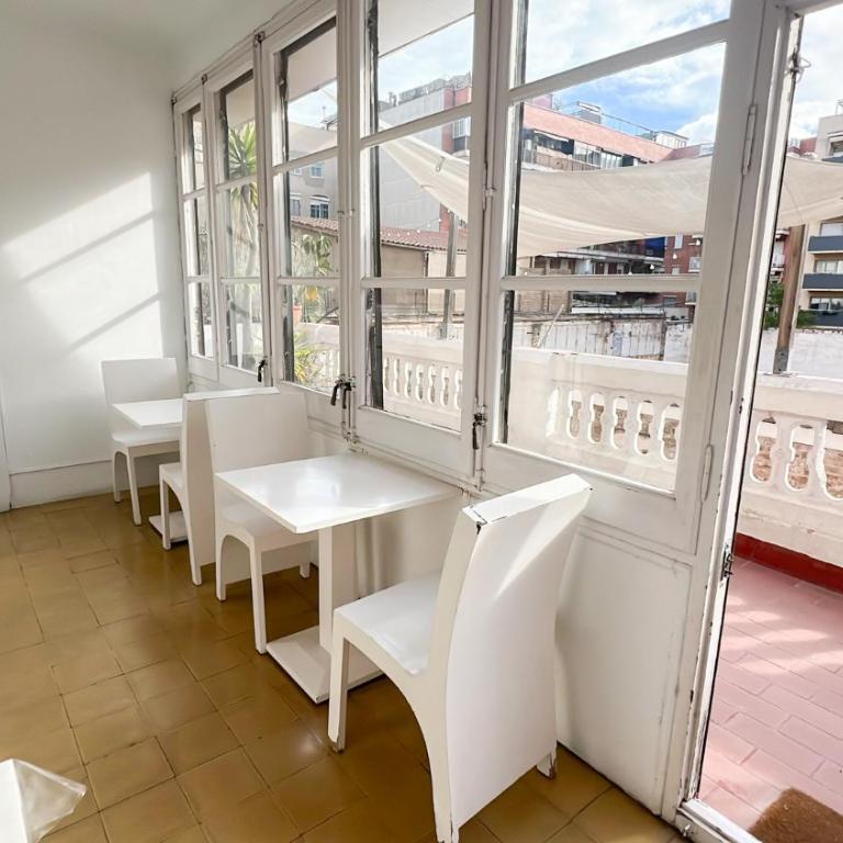 Des Artistes - Superior Double Room with Balcony and Shared Bathroom - 14