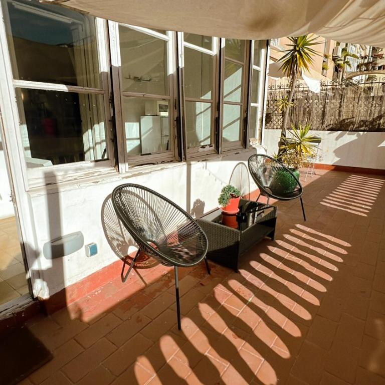 Des Artistes - Superior Double Room with Balcony and Shared Bathroom - 17