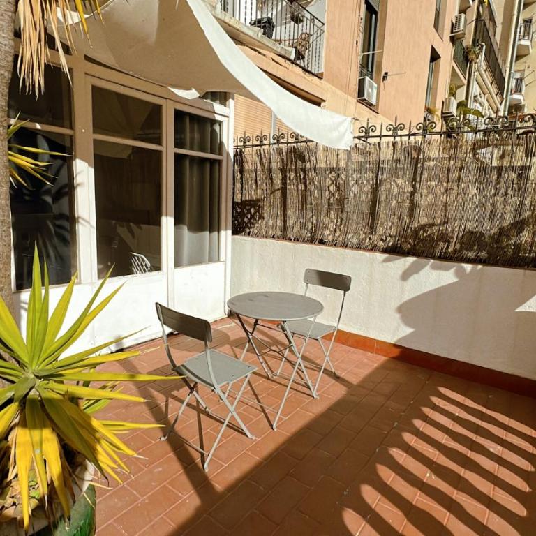 Des Artistes - Superior Double Room with Balcony and Shared Bathroom - 15