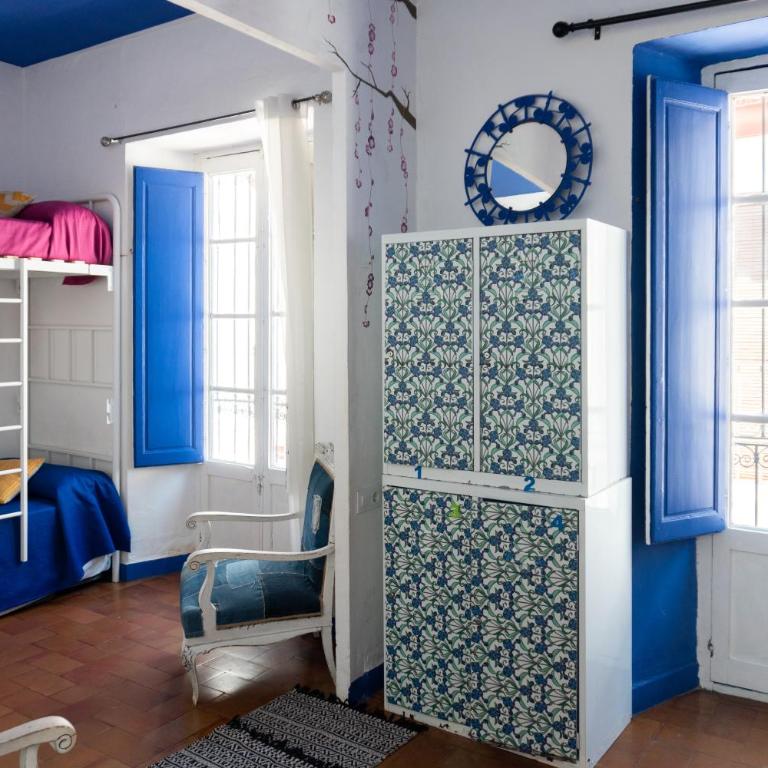 Backpacker Al-Katre - Cama individual en un dormitorio compartido femenino de 4 camas - 10
