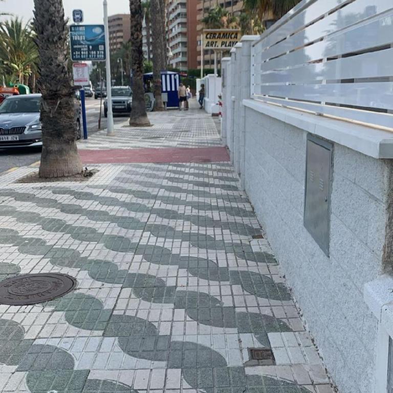 Casa unifamiliar a 10 pasos de la arena con parking - Casa - 11
