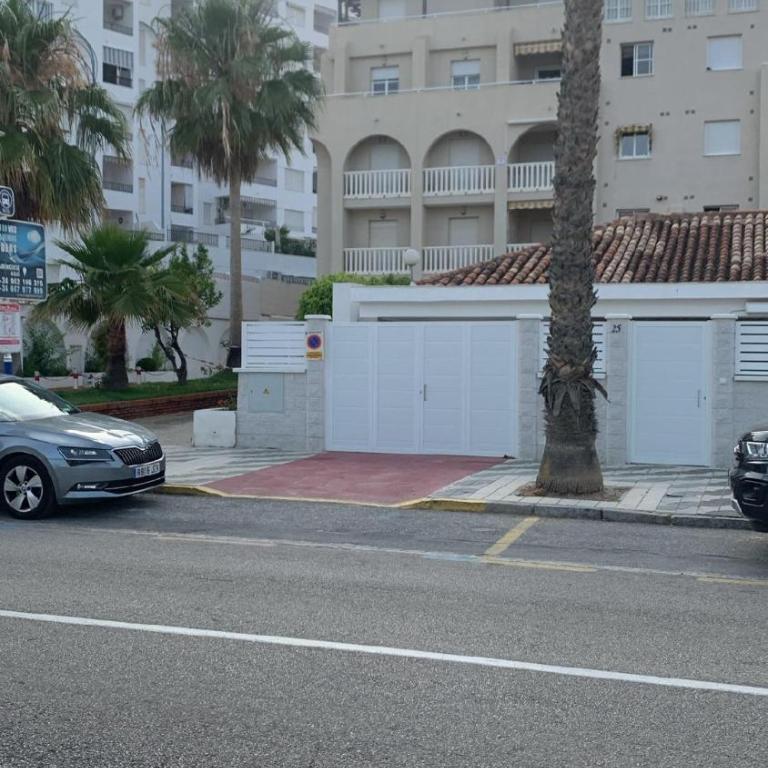 Casa unifamiliar a 10 pasos de la arena con parking - Casa - 13