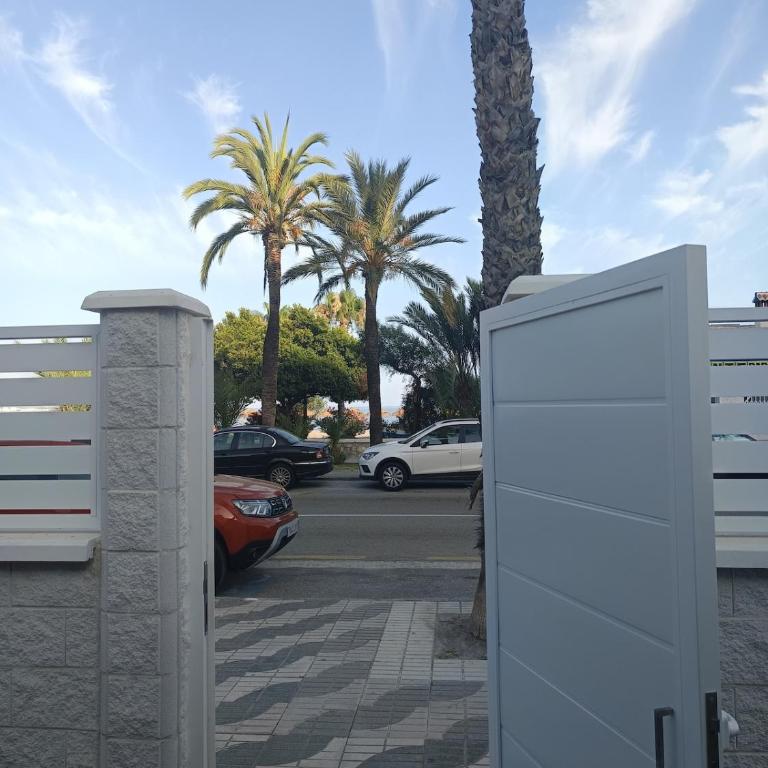 Casa unifamiliar a 10 pasos de la arena con parking - Casa - 14