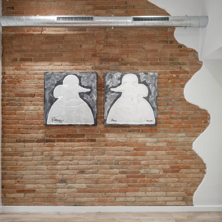 Art House Fira Apartments - Four-Bedroom Apartment with Balcony - 2