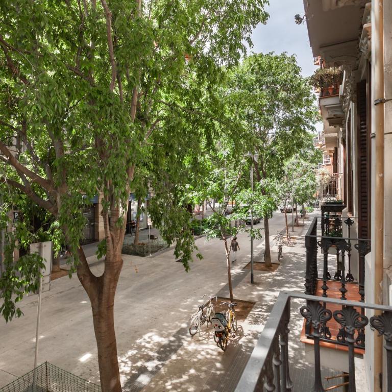 Art House Fira Apartments - Four-Bedroom Apartment with Balcony - 7