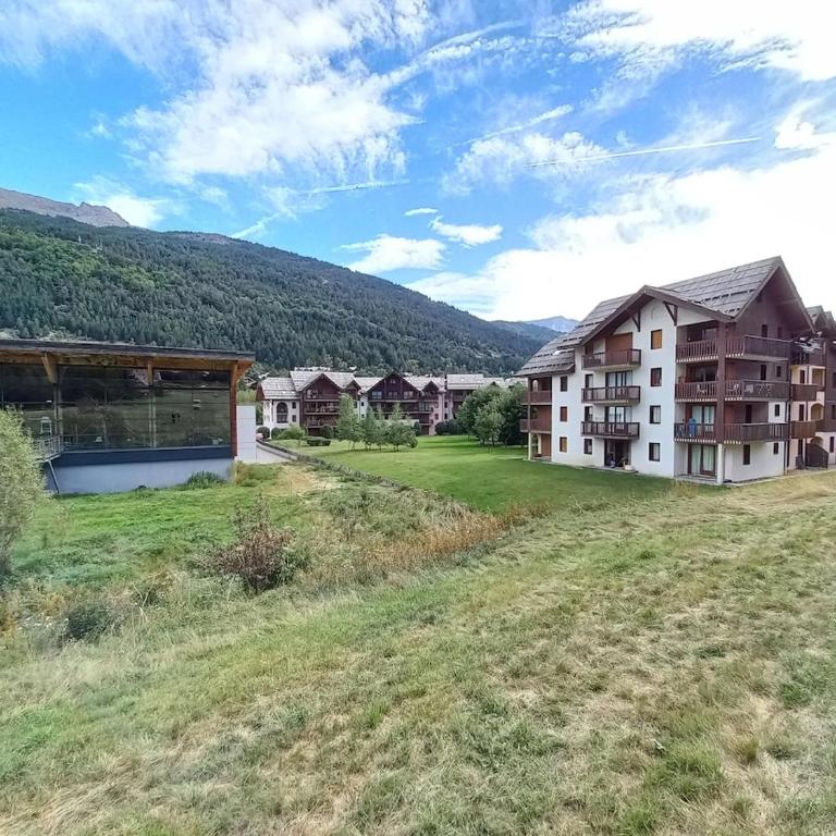 Cocon alpin- 2pièces plein centre, terrasse, parking & pied de pistes - Appartement 1 Chambre - 24