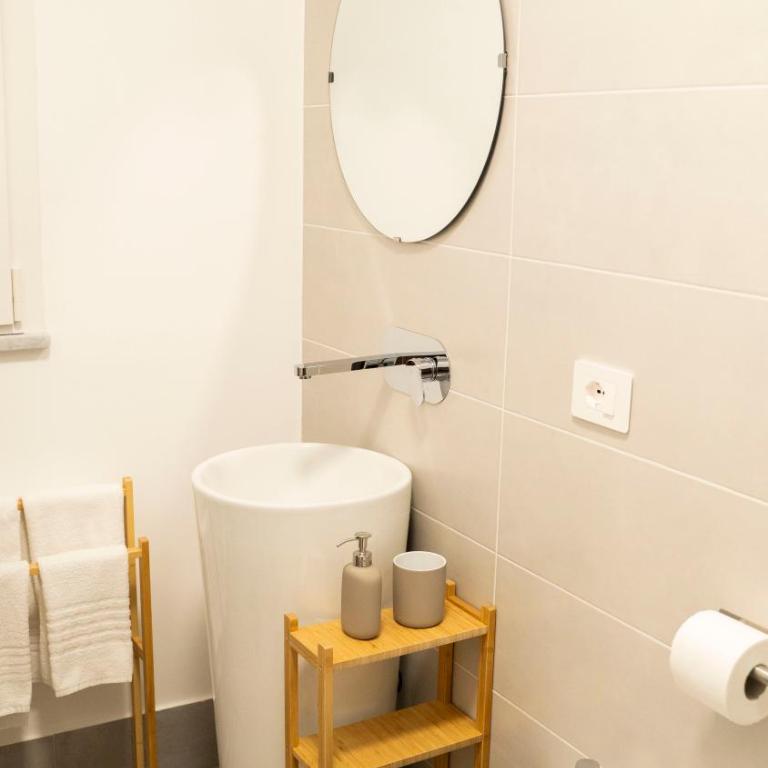 Argyros Rooms - Camera Matrimoniale con Bagno Privato - 4