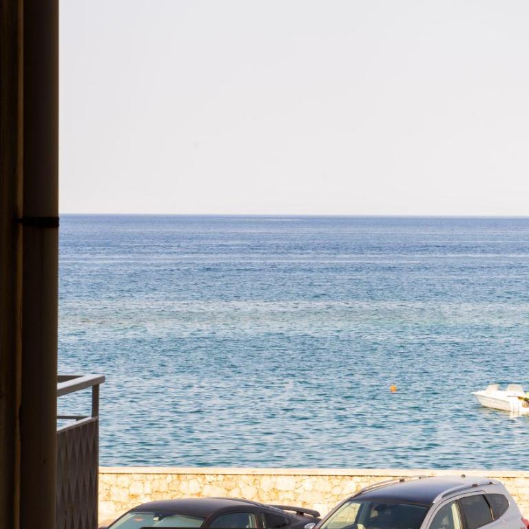 Argyros Rooms - Camera Matrimoniale con Bagno Privato - 4