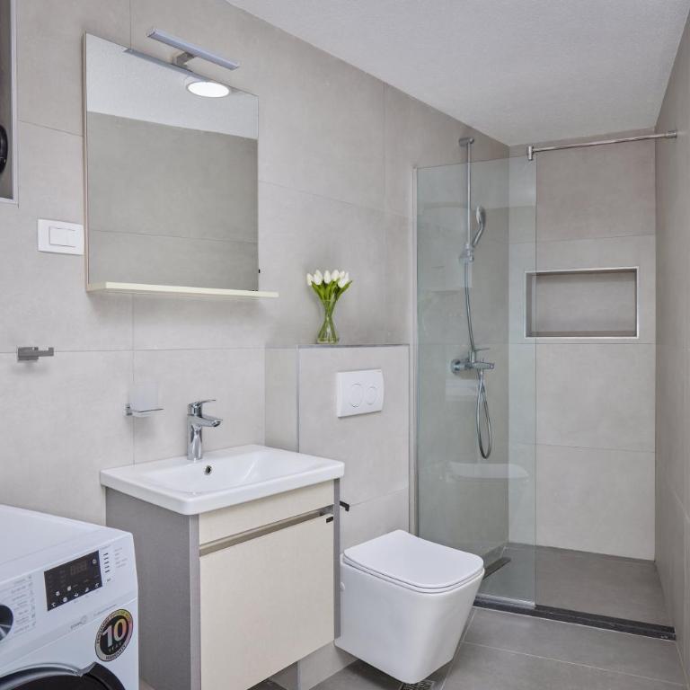 Berge Apartments - One-Bedroom Apartment - 11