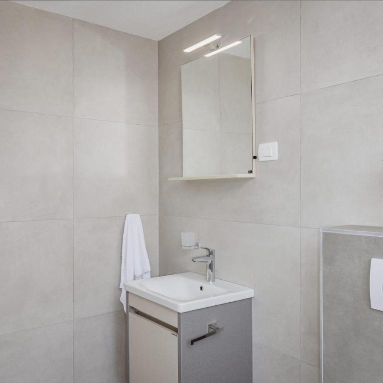Berge Apartments - One-Bedroom Apartment - 8