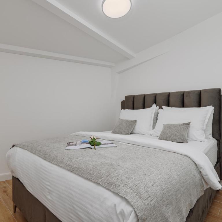 Berge Apartments - Apartment with Sea View - 13