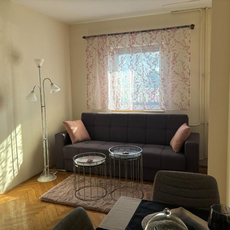 Urban Yard Retreat - One-Bedroom Apartment - 12