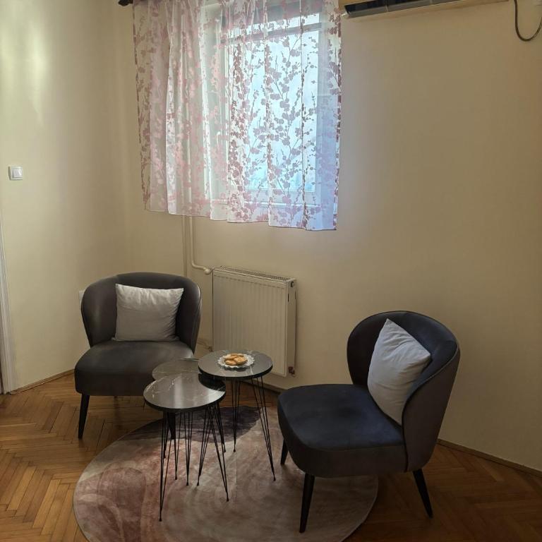 Urban Yard Retreat - One-Bedroom Apartment - 6