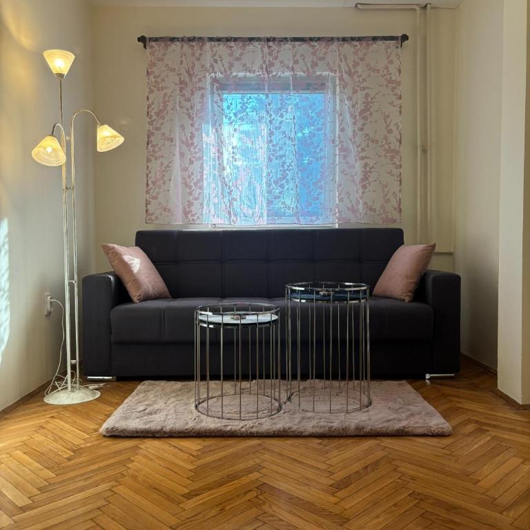 Urban Yard Retreat - One-Bedroom Apartment - 1