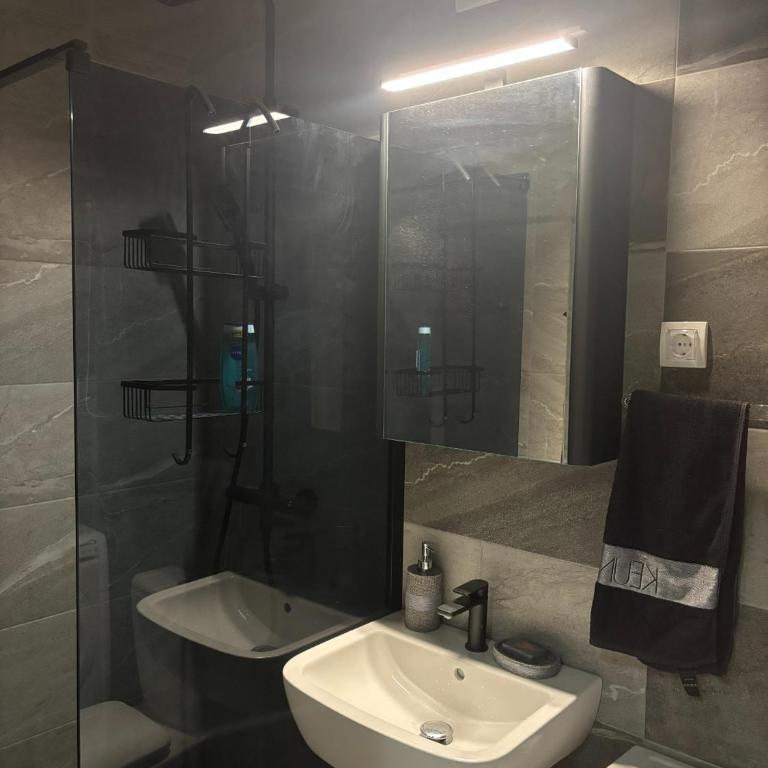 Urban Yard Retreat - One-Bedroom Apartment - 20