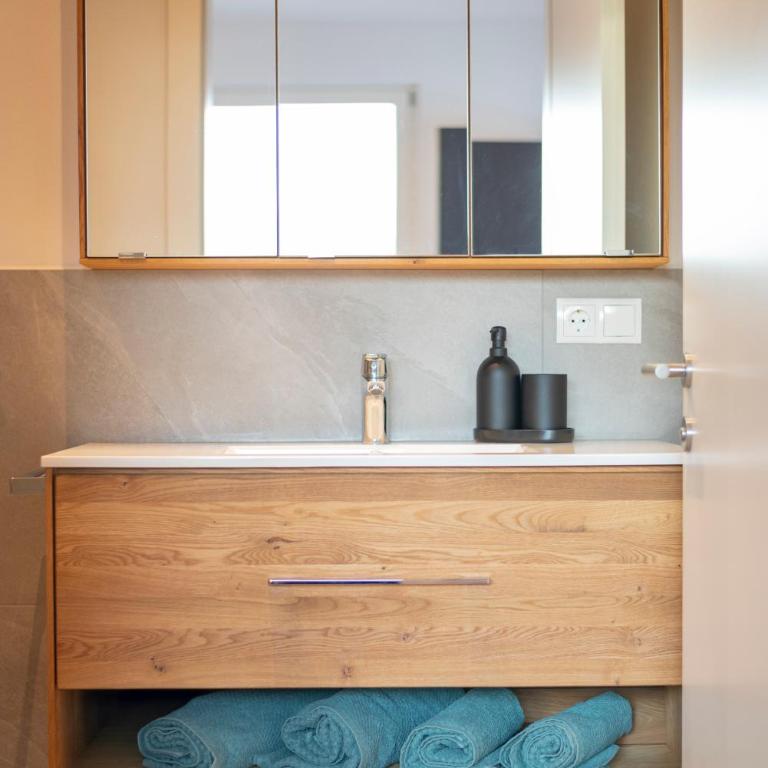 Langegger 1956 - One-Bedroom Apartment - 11