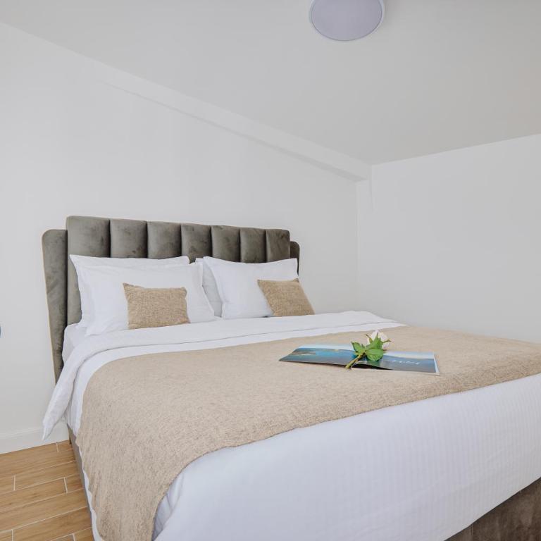 Berge Apartments - Apartment with Sea View - 12