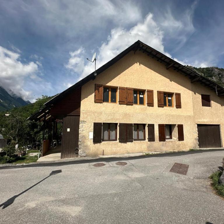 Appartement Proche Village + Vue sur Montagnes - Maison 1 Chambre - 8