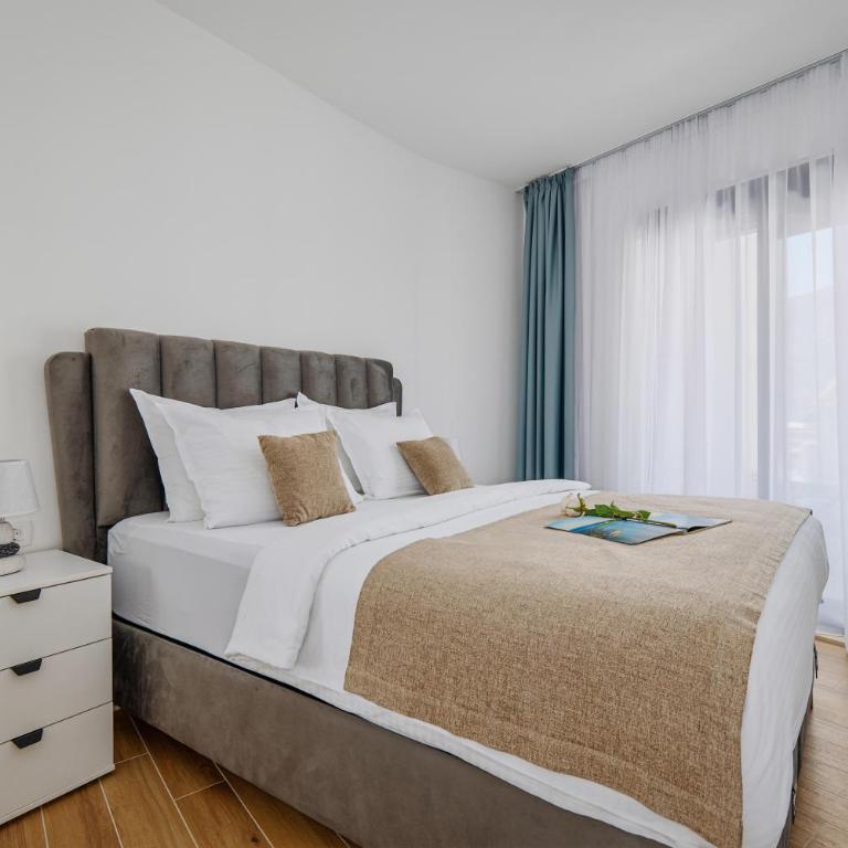 Berge Apartments - One-Bedroom Apartment - 6