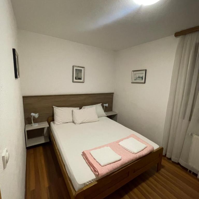 Elas - Double Room with Balcony - 3