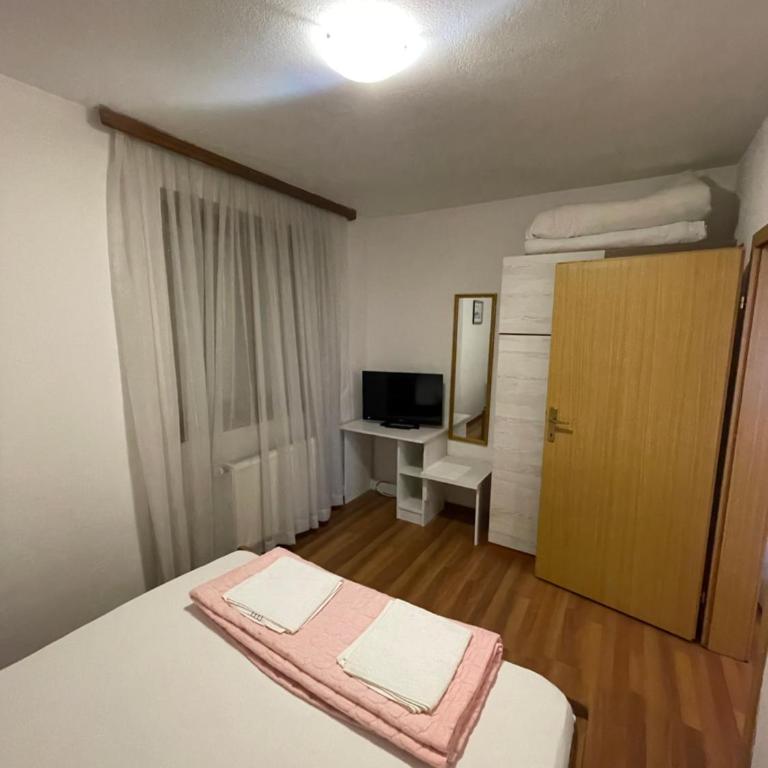 Elas - Double Room with Balcony - 2