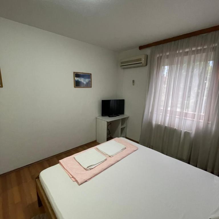 Elas - Double Room - 1