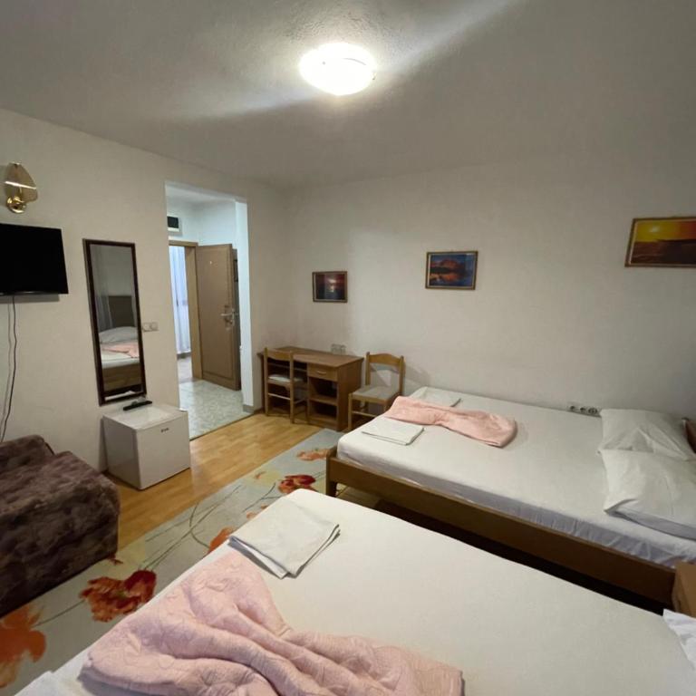Elas - Double Room - 1