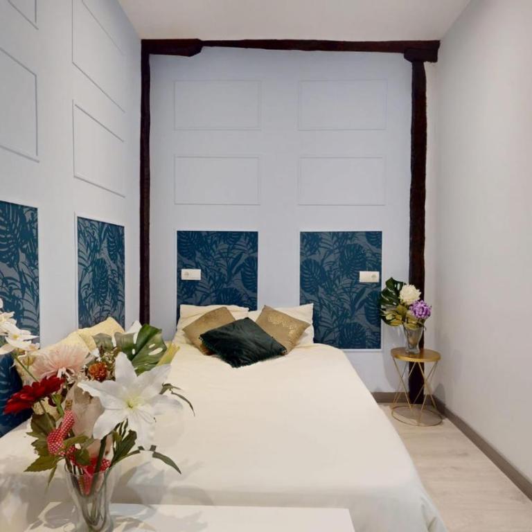 Historic Center Albizuri Residence, Bright, Spacious 3BR Apartment Ideal for Groups - Three-Bedroom Premium Apartment - 6