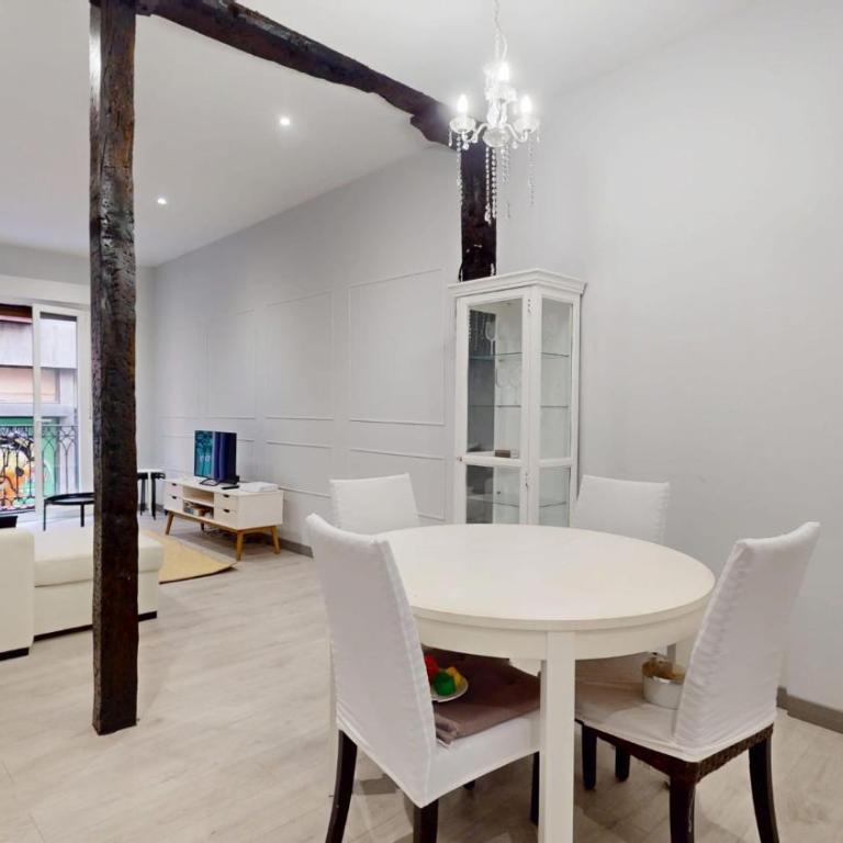 Historic Center Albizuri Residence, Bright, Spacious 3BR Apartment Ideal for Groups - Three-Bedroom Premium Apartment - 14