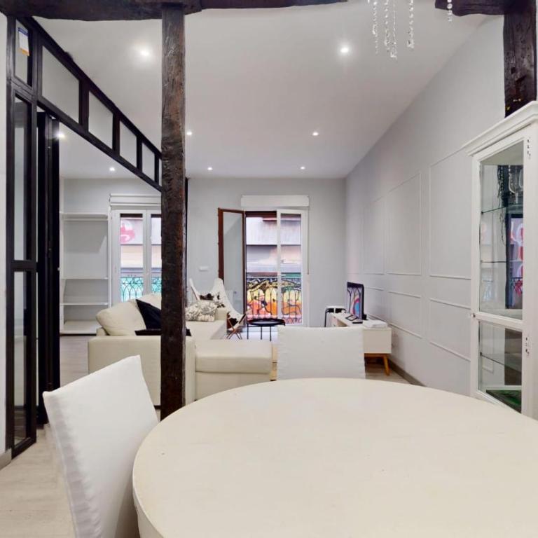 Historic Center Albizuri Residence, Bright, Spacious 3BR Apartment Ideal for Groups - Three-Bedroom Premium Apartment - 4