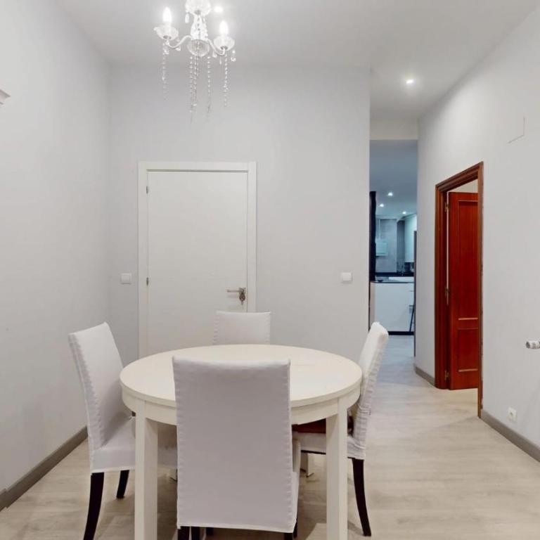 Historic Center Albizuri Residence, Bright, Spacious 3BR Apartment Ideal for Groups - Three-Bedroom Premium Apartment - 15