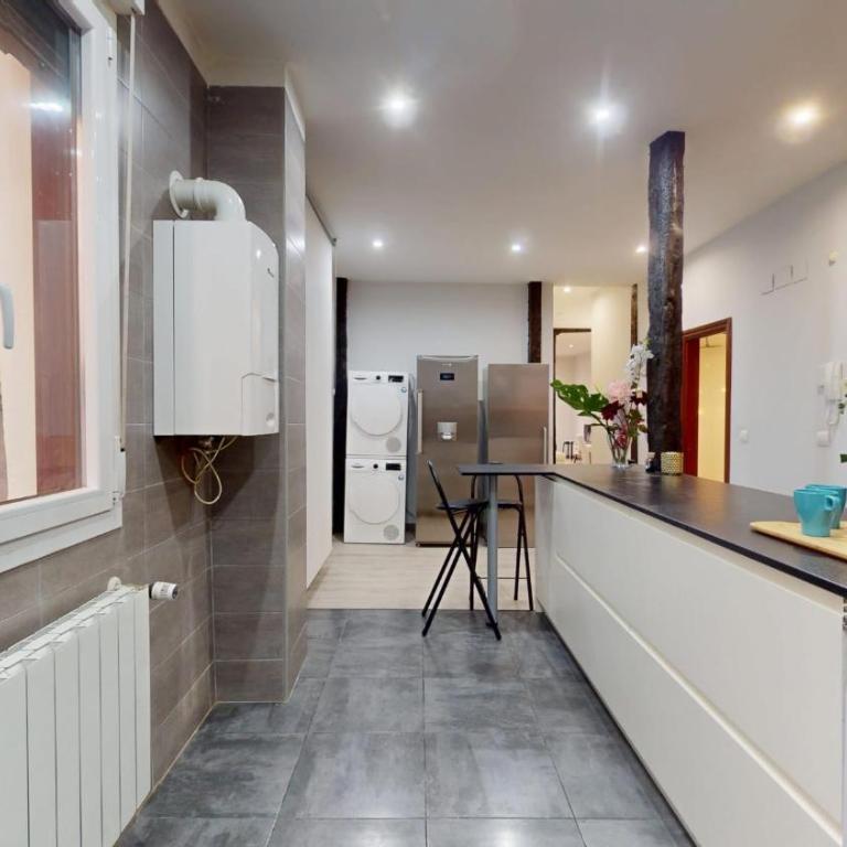 Historic Center Albizuri Residence, Bright, Spacious 3BR Apartment Ideal for Groups - Three-Bedroom Premium Apartment - 16
