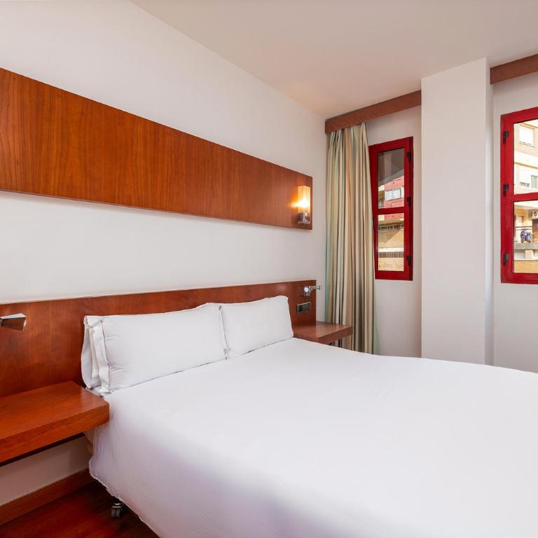 Senator Huelva - Habitación con cama extragrande. - 1
