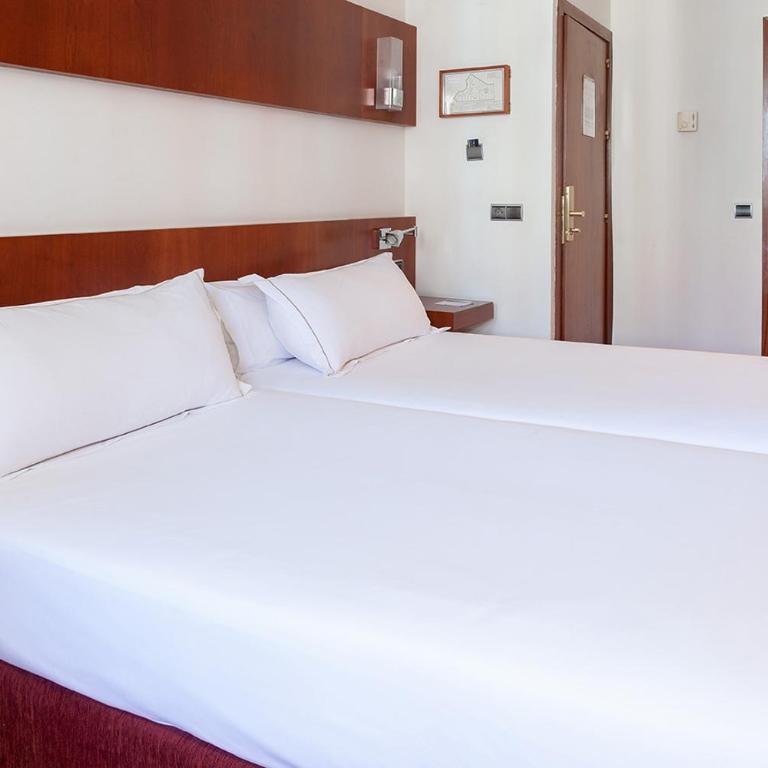 Senator Huelva - 2 Habitaciones Dobles comunicadas (2 adultos + 2 niños) - 3