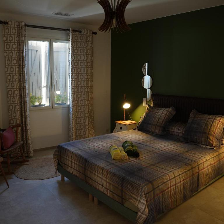 Maison sol en ciel Petit Dejeuner et Parking inclus - Chambre Double avec Salle de Bains Privative - 12