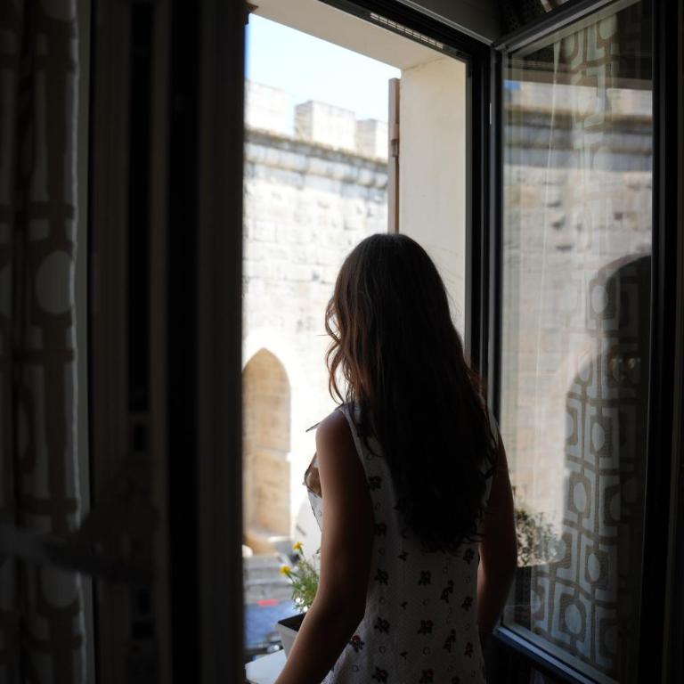 Maison sol en ciel Petit Dejeuner et Parking inclus - Chambre Double avec Salle de Bains Privative - 10