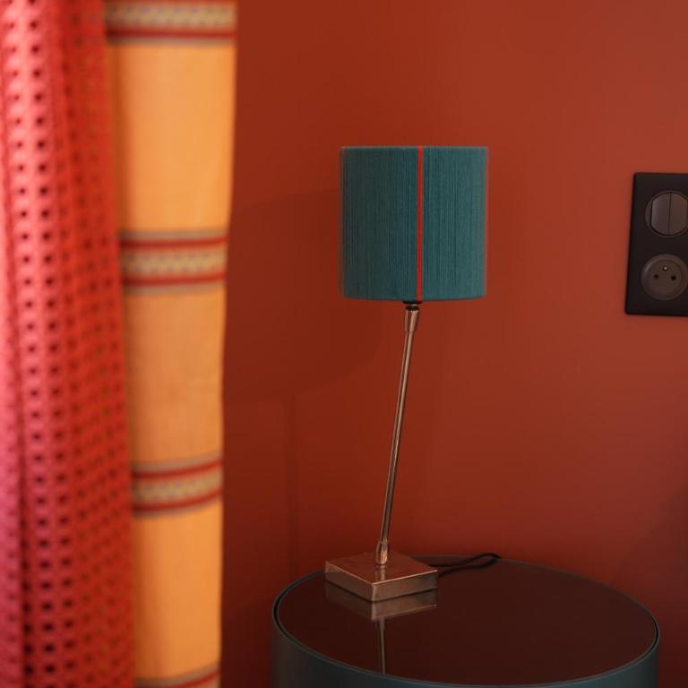 Maison sol en ciel Petit Dejeuner et Parking inclus - Chambre Double avec Salle de Bains Privative - 13