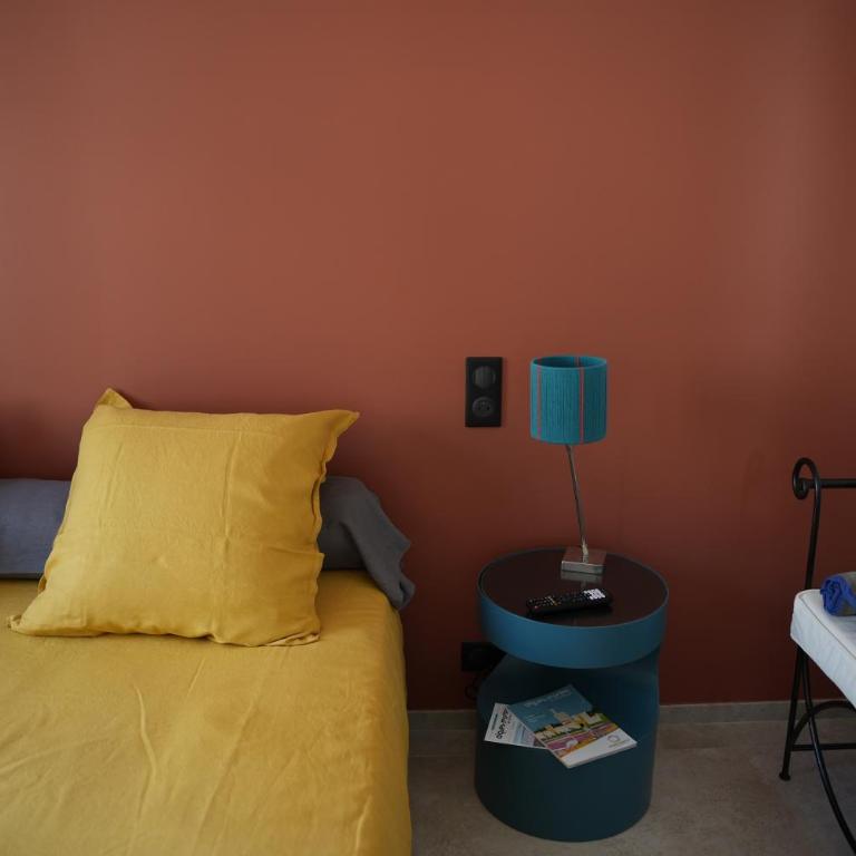 Maison sol en ciel Petit Dejeuner et Parking inclus - Chambre Double avec Salle de Bains Privative - 14