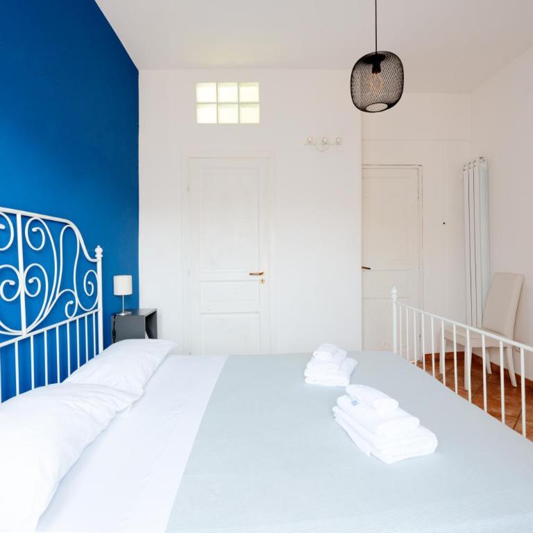 Palazzo Currò - Double Room with Balcony - 22