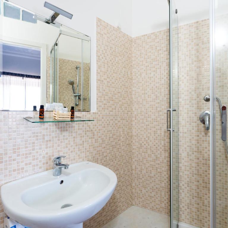 Palazzo Currò - Double Room with Balcony - 24