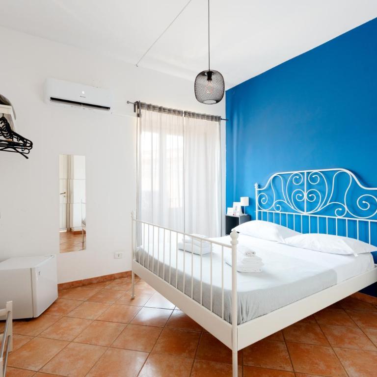 Palazzo Currò - Double Room with Balcony - 4