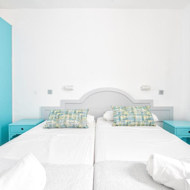 Los Veleros Apartments - Two-Bedroom Standard Apartment - 15