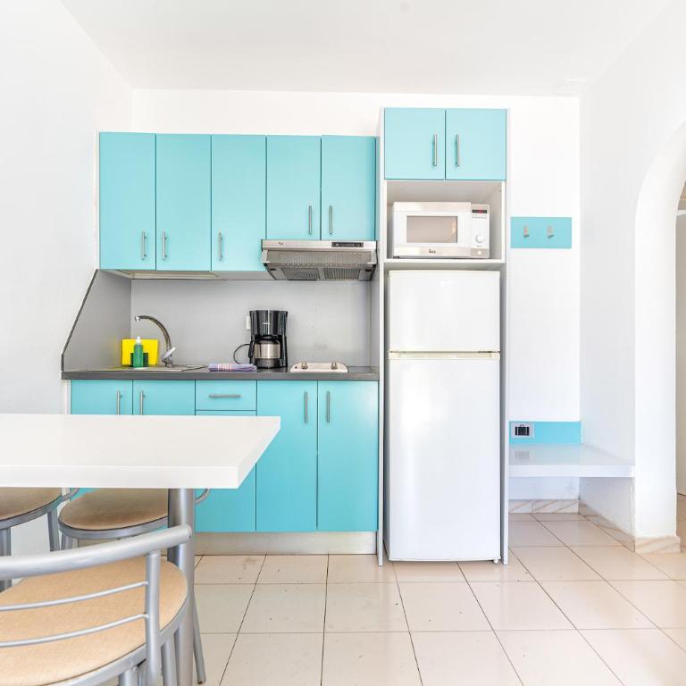 Los Veleros Apartments - Two-Bedroom Standard Apartment - 16