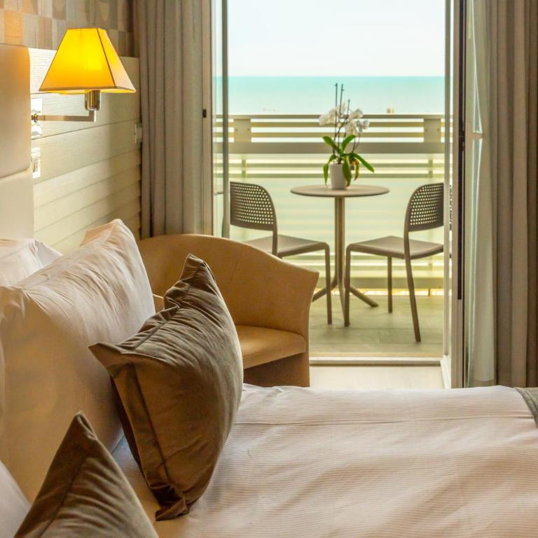 Club Hotel - Fronte Mare con Depandance adiacente - Camera Matrimoniale con Balcone e Vista Mare - 8