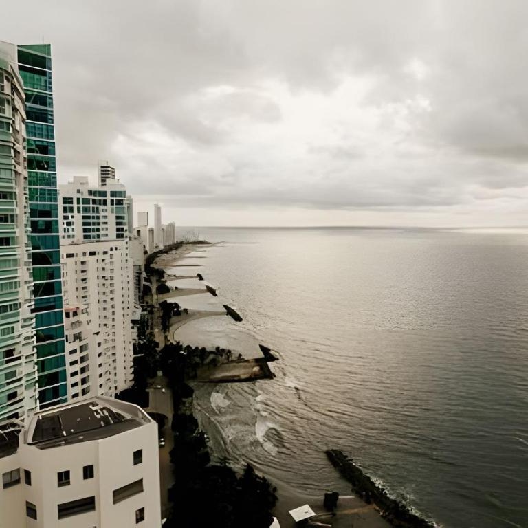 Beachfront Bocagrande Stay | Breathtaking Sunsets - Apartment - 4