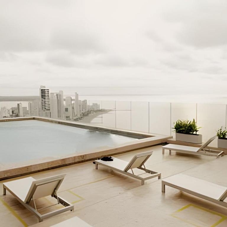 Beachfront Bocagrande Stay | Breathtaking Sunsets - Apartment - 14