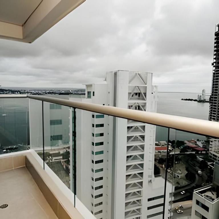 Beachfront Bocagrande Stay | Breathtaking Sunsets - Apartment - 16