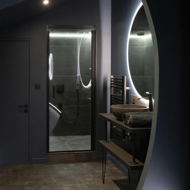 CEVA Suite Moonlight-Jacuzzi & Cinéma Centre ville - One-Bedroom Apartment - 6