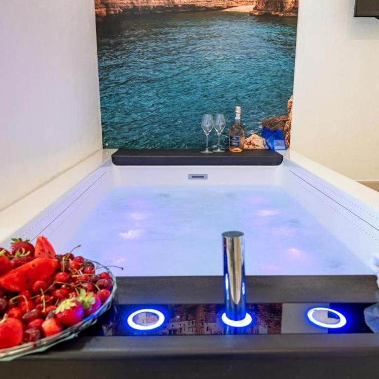 Le Perle di Bà - Suites with Jacuzzi in Polignano - Camera Matrimoniale con Vasca Idromassaggio - 3